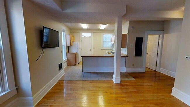 Foto del edificio - 235 E 11th Ave