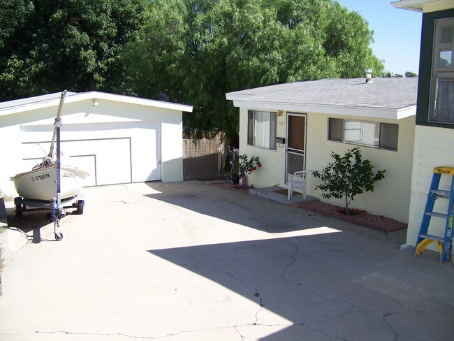 Building Photo - 2615 Buena Vista Ave