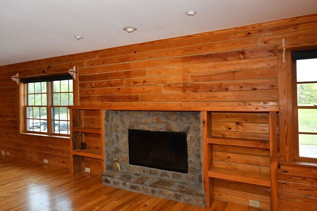 Foto del edificio - 187 Rustic Rd