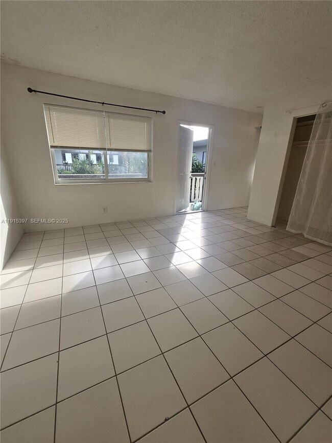 Foto del edificio - 1400 N 17th Ave