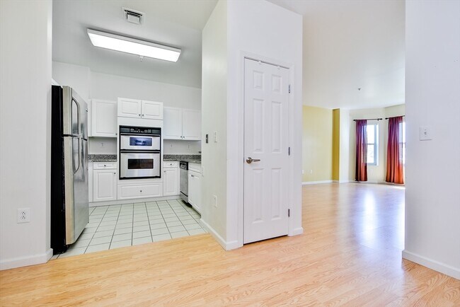 Building Photo - 1 Cityview Ln
