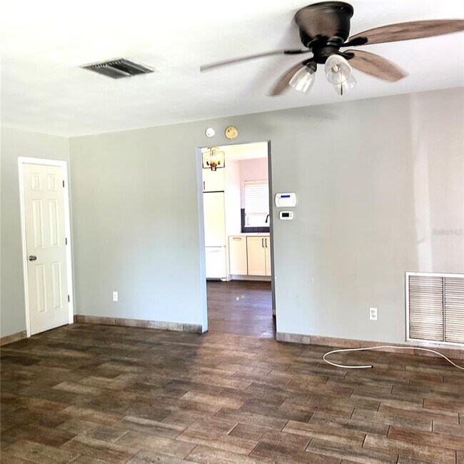 Foto del edificio - 2152 Greenbriar Blvd