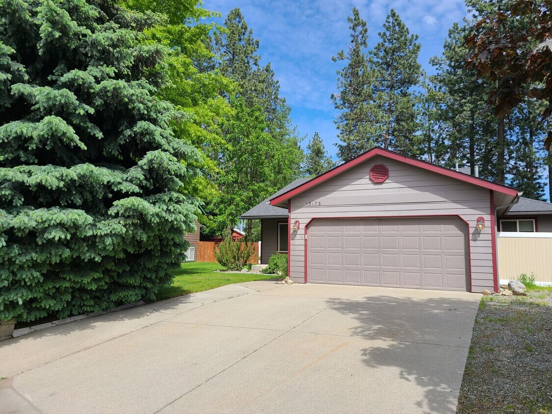Foto principal - Beautifully updated 4 bedroom 2 bath Rathd...