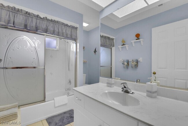 Foto del edificio - 4307 Pelican Blvd