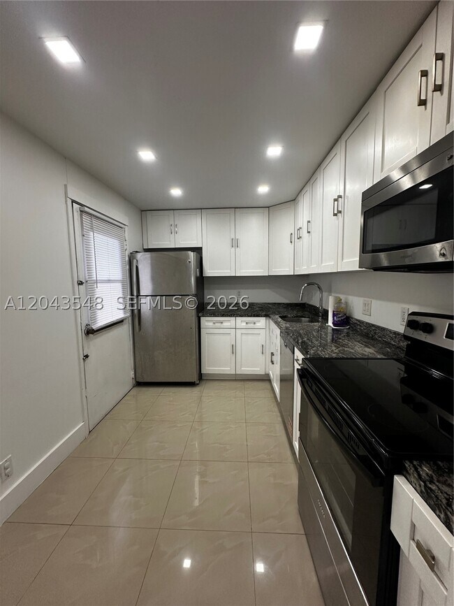 Foto del edificio - 3475 N Country Club Dr