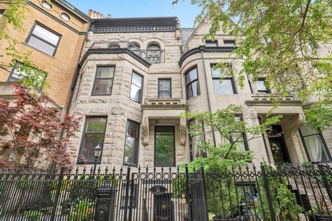 Exterior - 33 E Division St