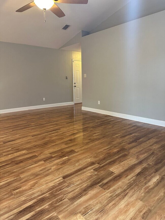 Photo - 3/2 Updated with Fenced Yard House