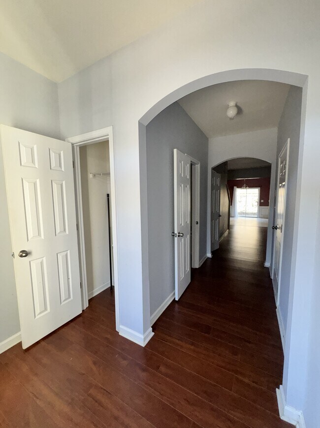 Foto del edificio - 3159 Creston Park Ct