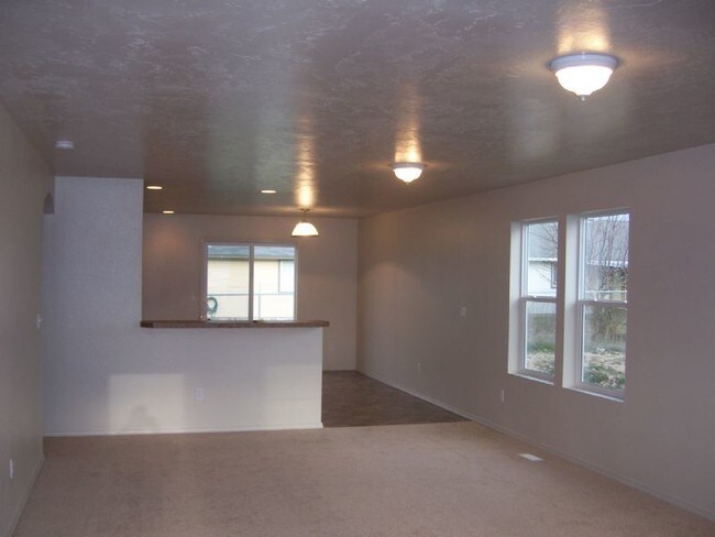 Building Photo - 4792 S Tinker Ave