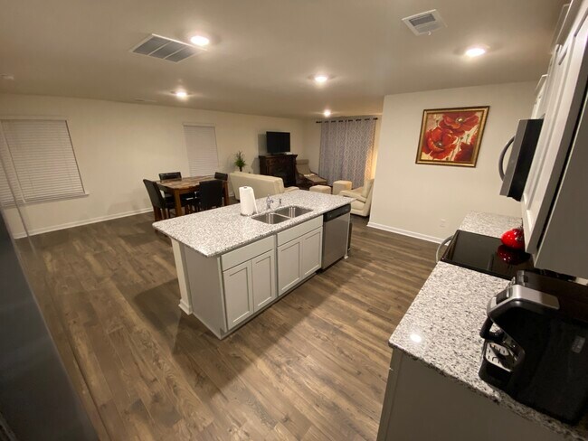 Building Photo - 3349 Harmony Ct NE