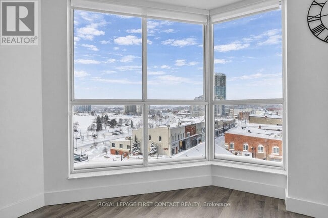 Building Photo - 140 Dunlop St E