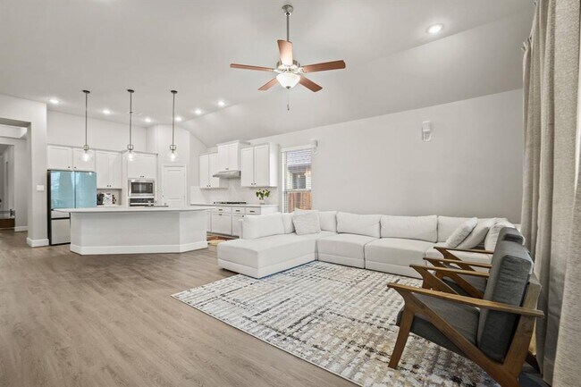 Building Photo - 3027 Lantana Trl
