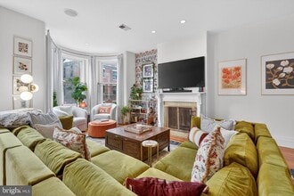 Building Photo - 1731 Riggs Pl NW