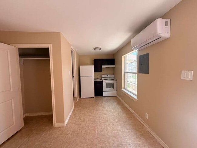 Building Photo - 4018 San Agustin Ave