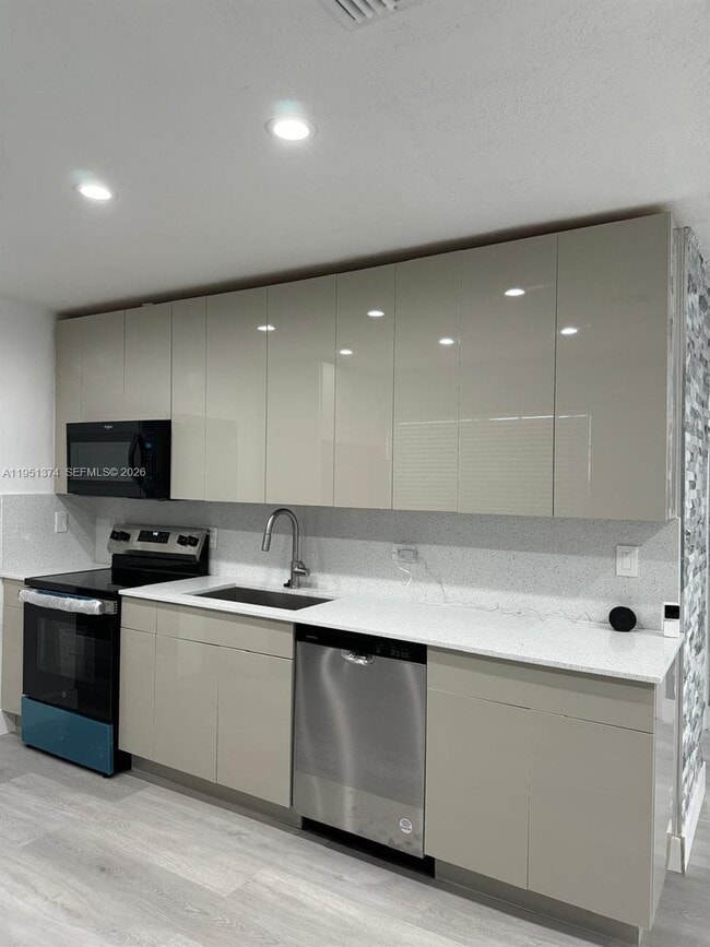 Foto del edificio - 635 N 28th Ave