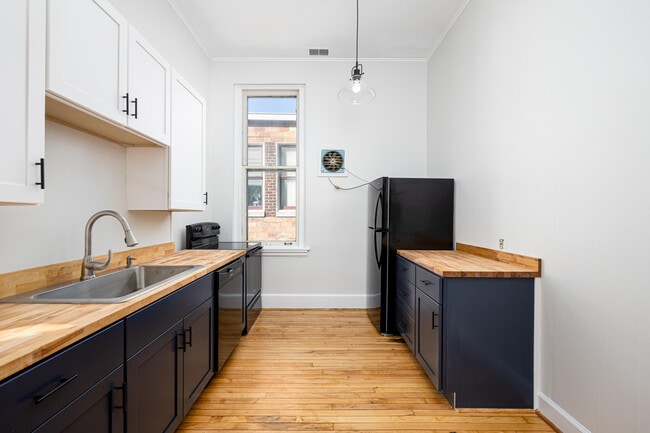 Building Photo - 117 Pearl St