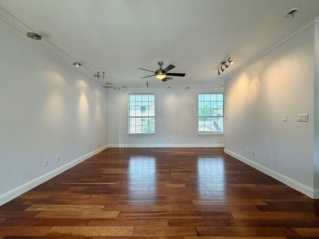 Foto del edificio - 1402 Parker Ln