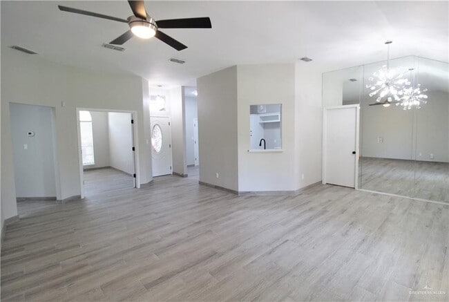 Building Photo - 113 Upas Ave