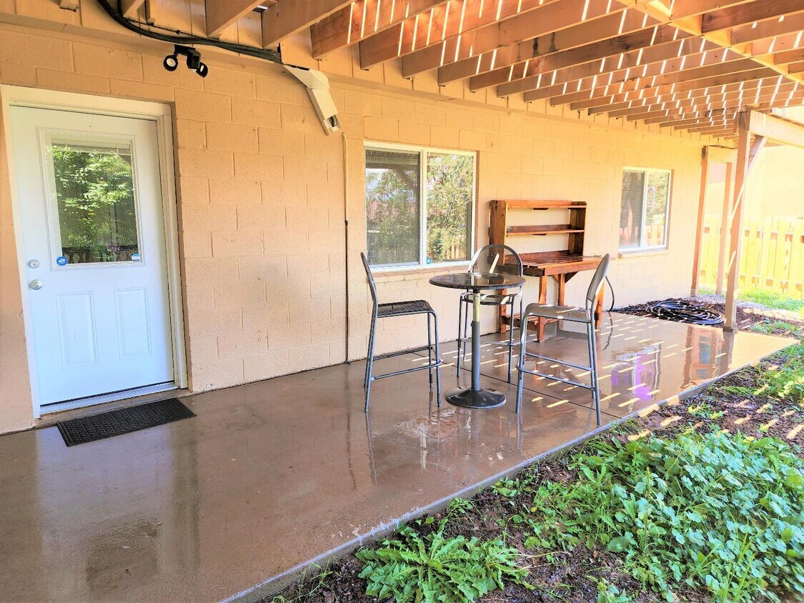 Foto del edificio - 1896 Camino Manzana