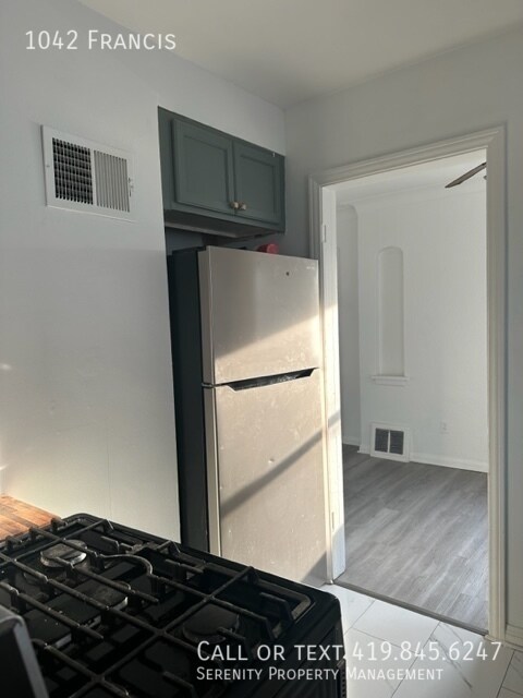 Building Photo - Cute 2 Bedroom House w/ Garage For Rent