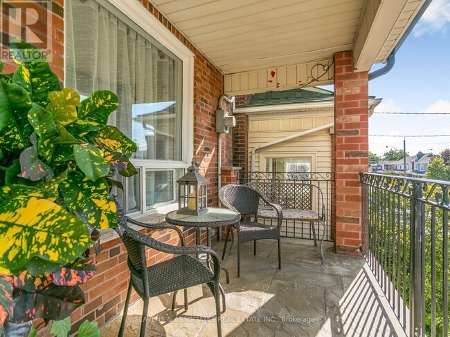 Photo du bâtiment - 213 Blackthorn Ave