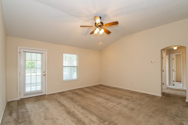 Foto del edificio - 3001 Golden Pond Blvd