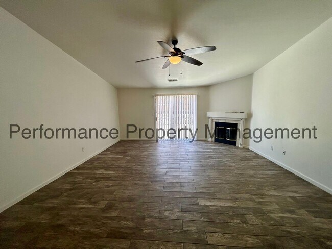 Building Photo - Beautiful 3 Bed/2 Bath North Bakersfield H...