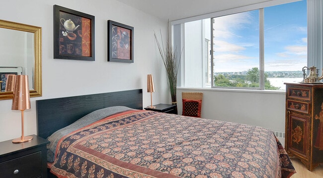 Photo du bâtiment - English Bay Tower