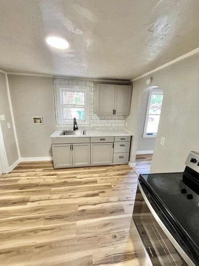 Building Photo - 2101 W 17th St