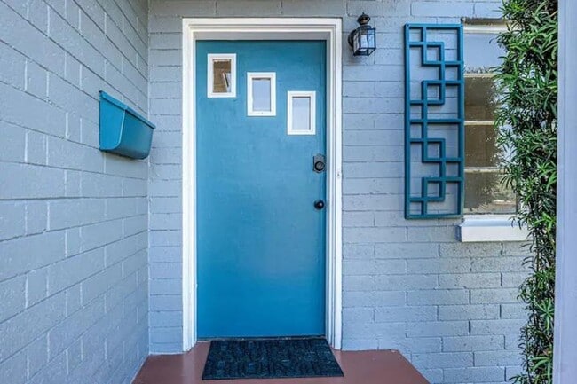 Photo - 2014 Newman St Apartment