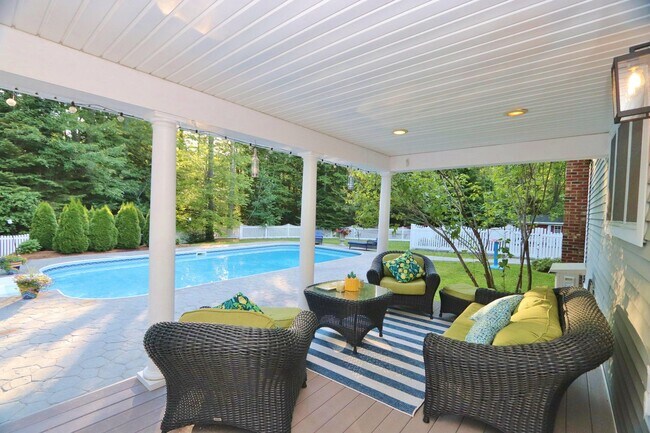 Foto del edificio - 46 Frances Dr