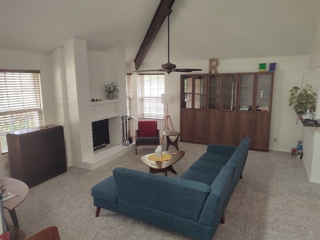 Building Photo - 2223 Greencove Ln