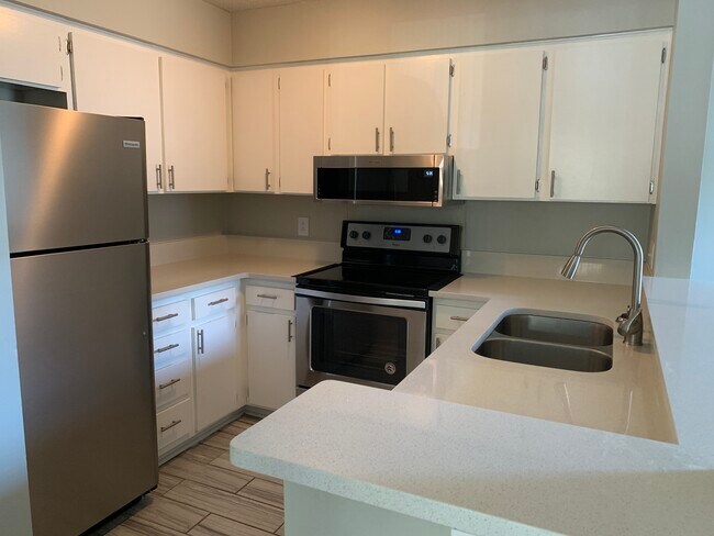 Foto del edificio - 4500 Sharon Chase Dr