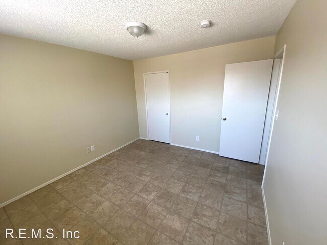 Foto del edificio - 1123-1131 E Robidoux St