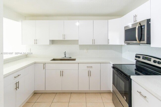 Foto del edificio - 6950 Miami Gardens Dr