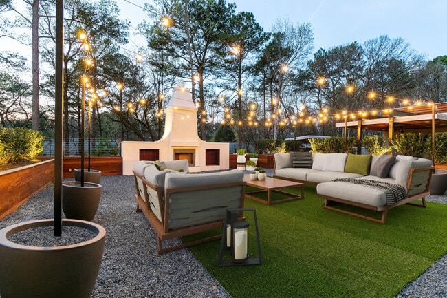 Building Photo - Ilion