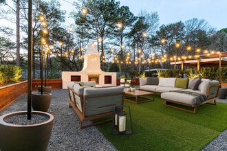 Building Photo - Ilion