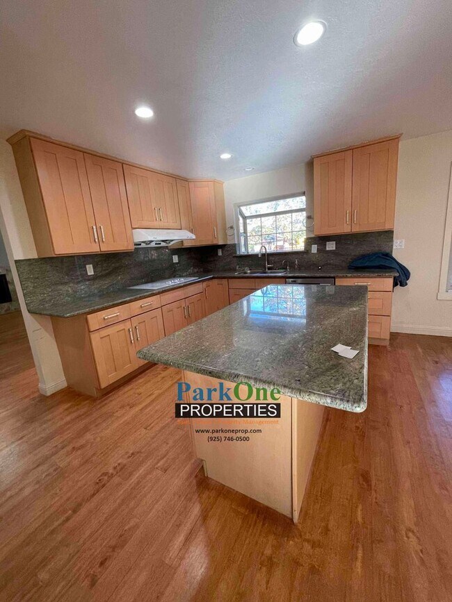 Building Photo - Private Spacious House in Walnut Creek Ava...