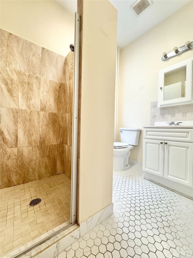 Primary Photo - 62-14 61st St