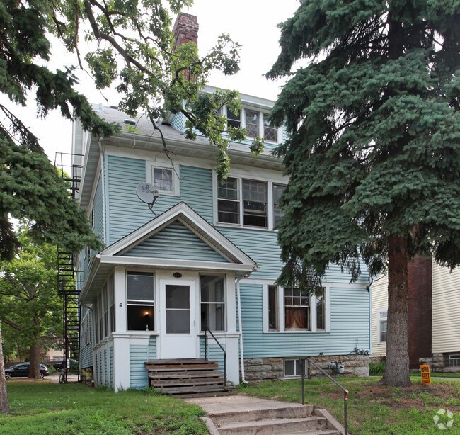 1111 4th St SE Unit 1, Minneapolis, MN 55414 Apartments in