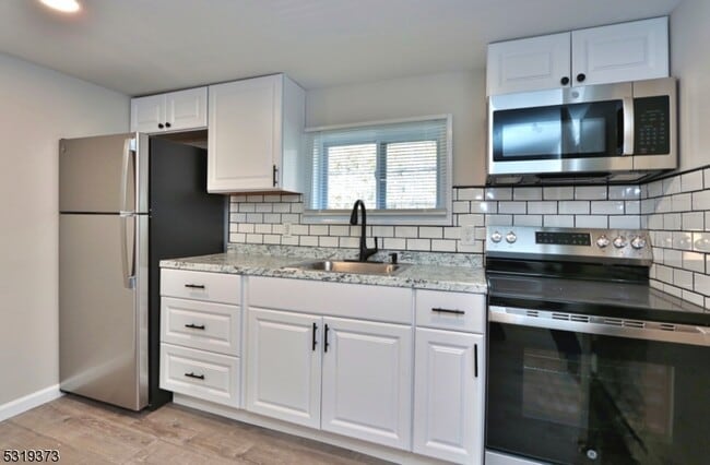 Building Photo - 8 Apple Trail