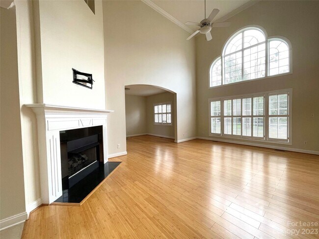 Foto del edificio - 10004 Paradise Ridge Rd