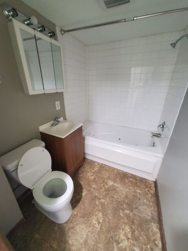 Foto del edificio - 3 Bedroom Single Family
