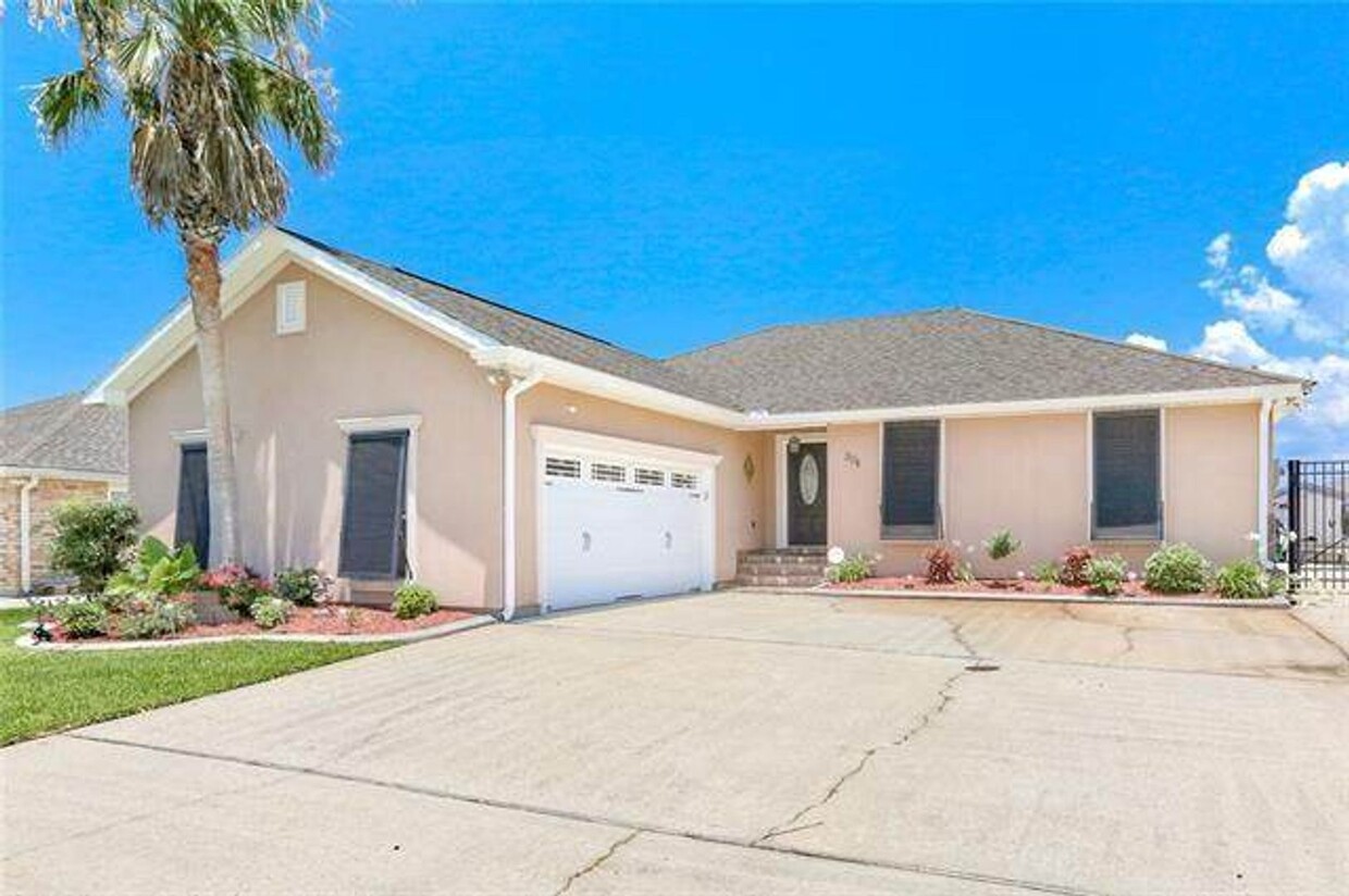 Primary Photo - 304 Moonraker Dr