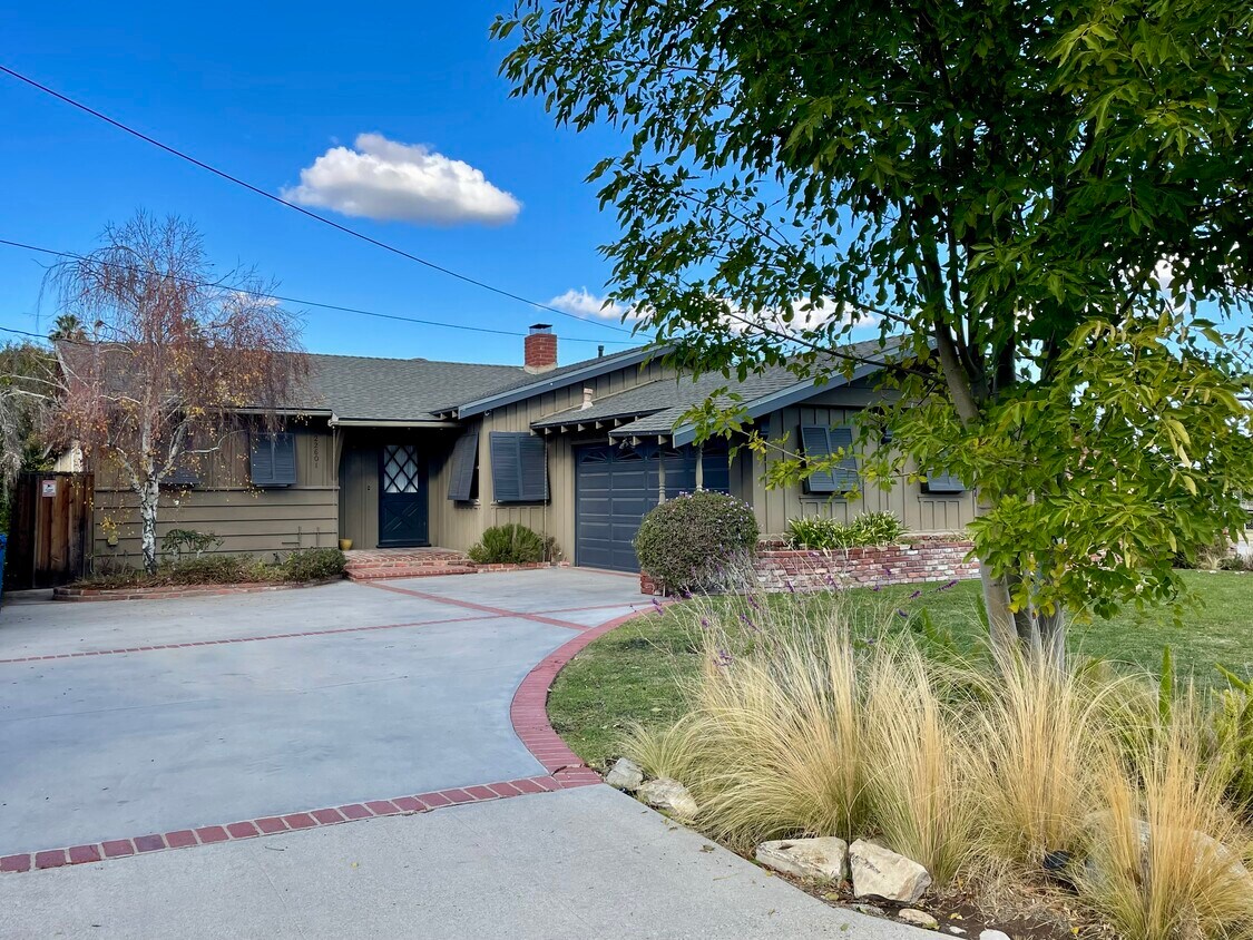 Curb Appeal - 22601 Miranda St