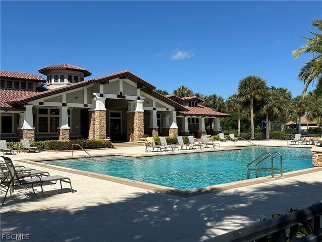 Foto del edificio - 12454 Kentwood Ave