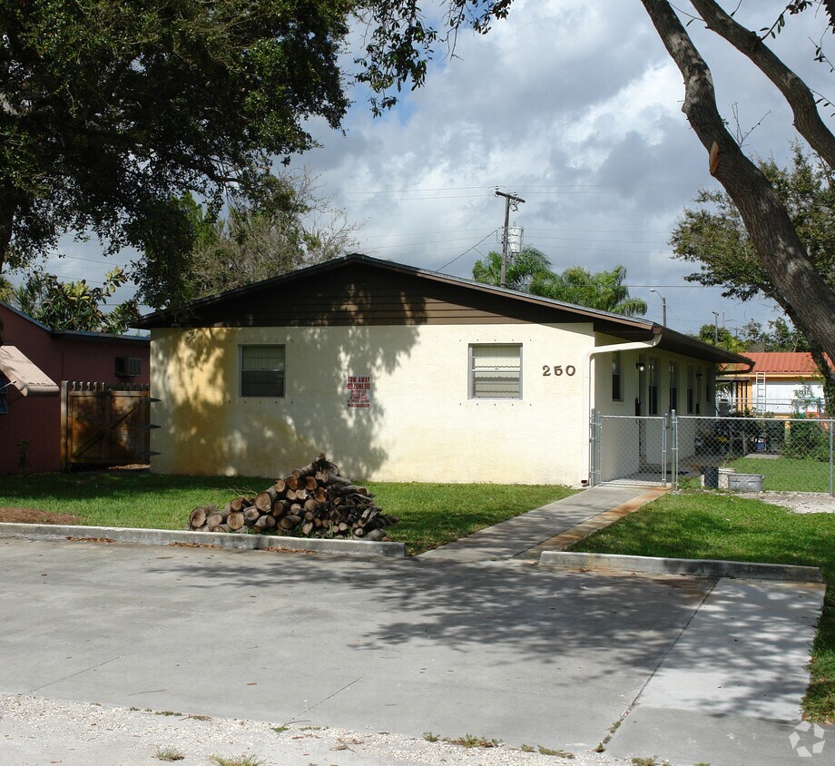 Primary Photo - 248-250 SW 6th St