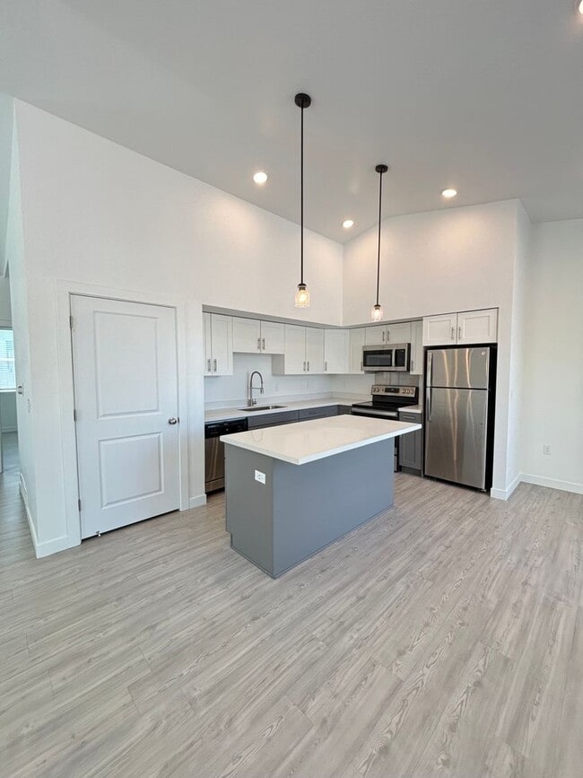 Building Photo - 574 E 3880 S
