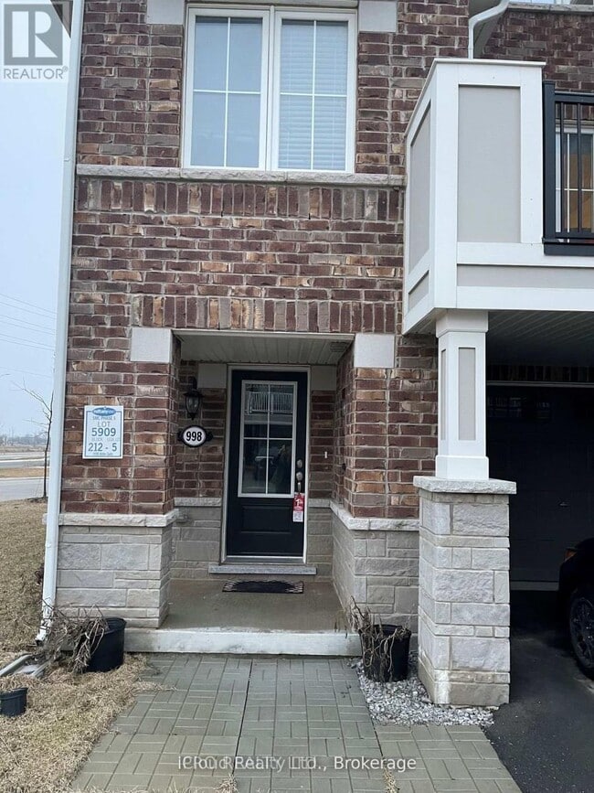 Building Photo - 998 Alder Gate