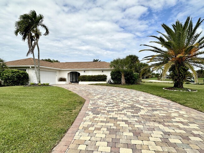 Building Photo - 169 Baltusrol Dr